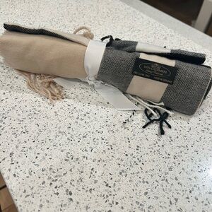Elegant Cashmere Scarf - Beige and Black